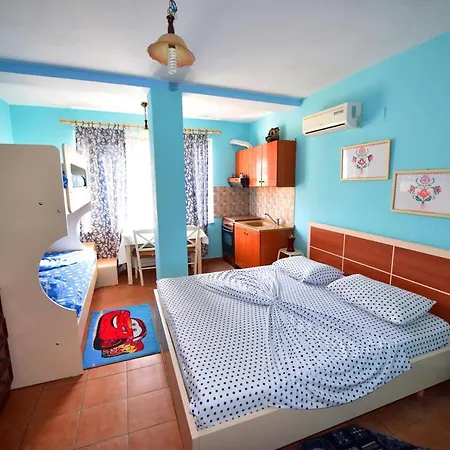 Appartement Lovely W/ Ac + Bath. + Kitchen + Parking And Garden Shkodër